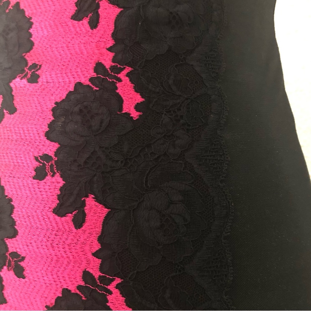 Gorgeous Victoria's Secret Garter Slip with Black Lace Applique', 34B, NWOT - Picture 5 of 8